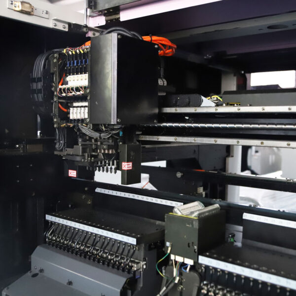 YAMAHA YV 100XG Pick and Place Machine - Image 3