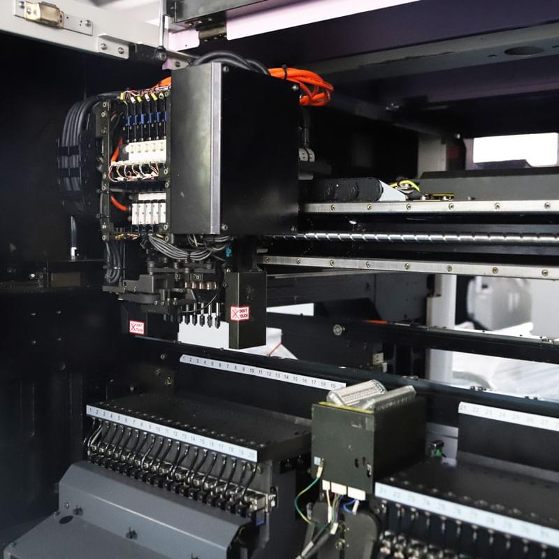 YAMAHA YV 100XG Pick and Place Machine - Image 3